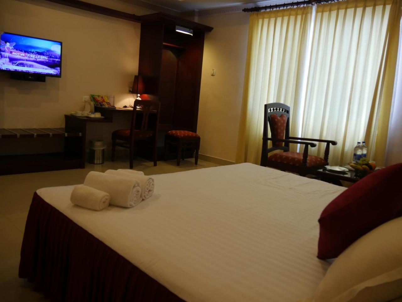 Karthika Residency Hotel Kilimanur Exterior foto
